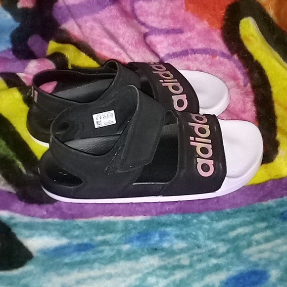 Adidas Adilette Black and pink Sandals unisex NWOT - Picture 4 of 5